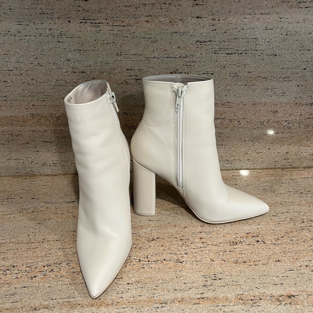 Steve Madden - NOTICED Booties